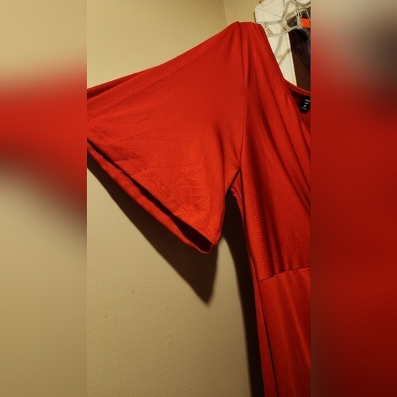 Red dress with slit sleeves. I accept offers - Picture 3 of 7